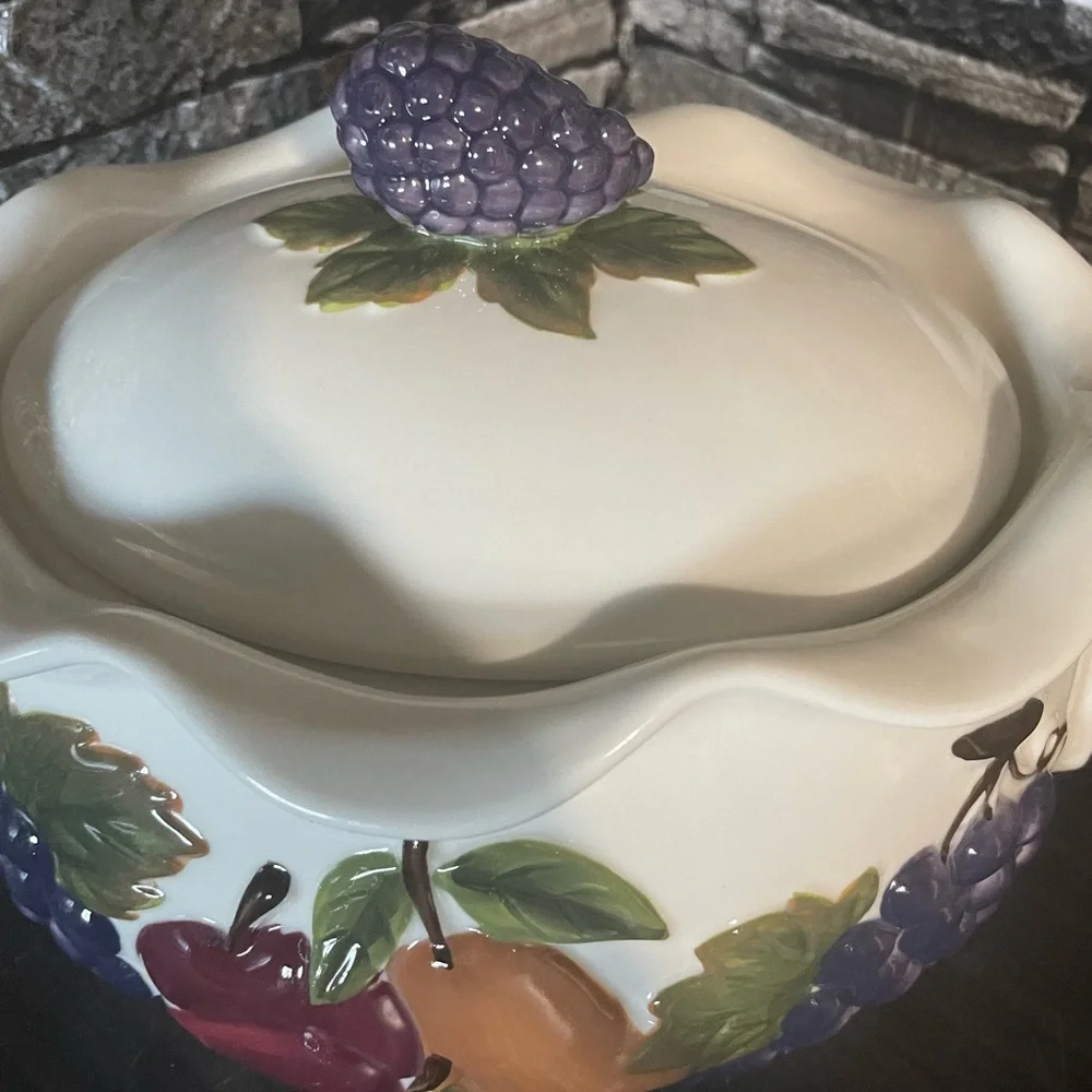 Celebrating Home Interior Sonoma Villa Stoneware Bean Pot Grapes Apples‎ Pears